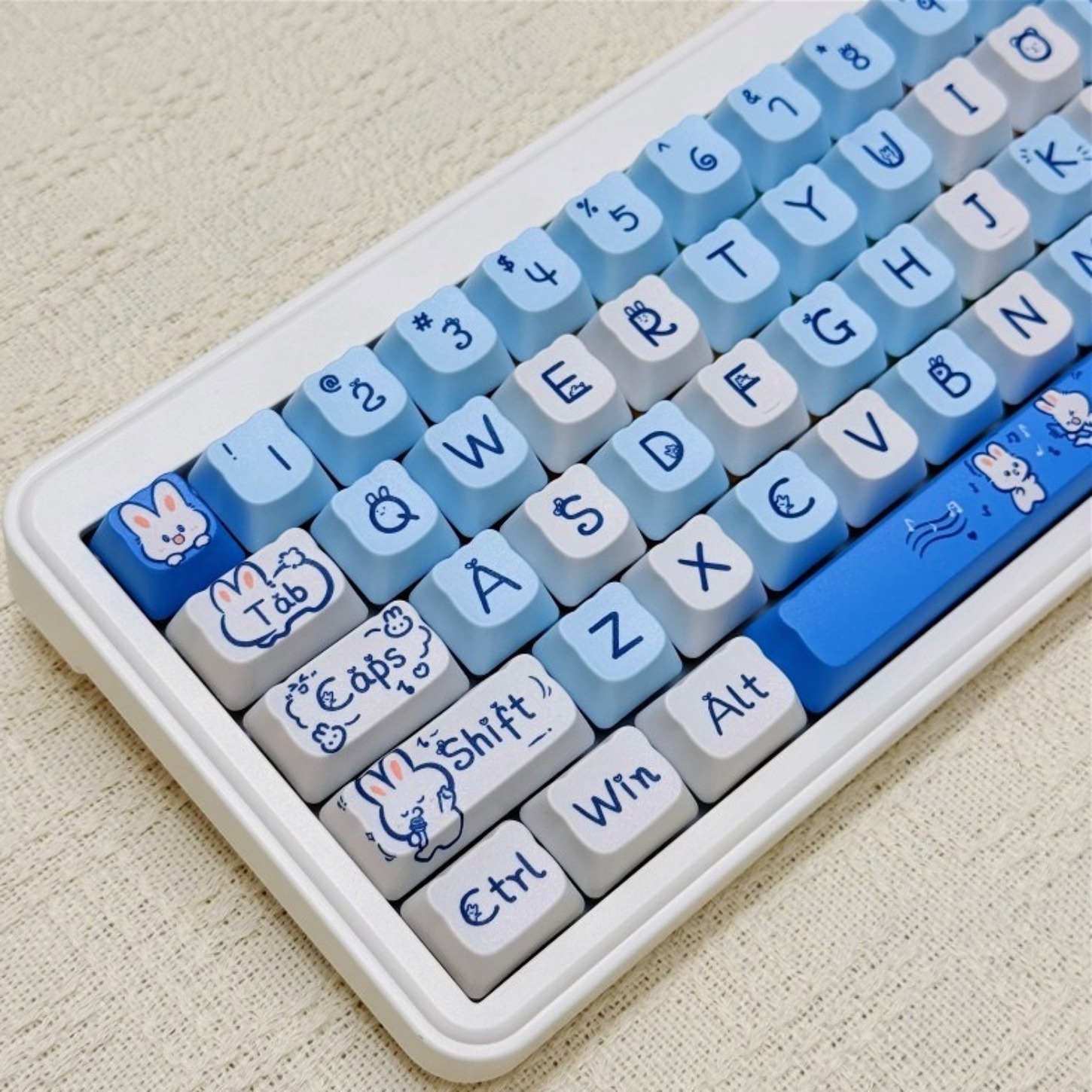 Keyboard Gaming Blue Switch - Милые синие кейкапы в виде кроликов,